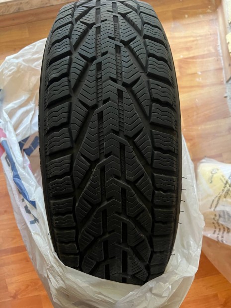 Elad� Taurus t�ligumi 195/65 R15