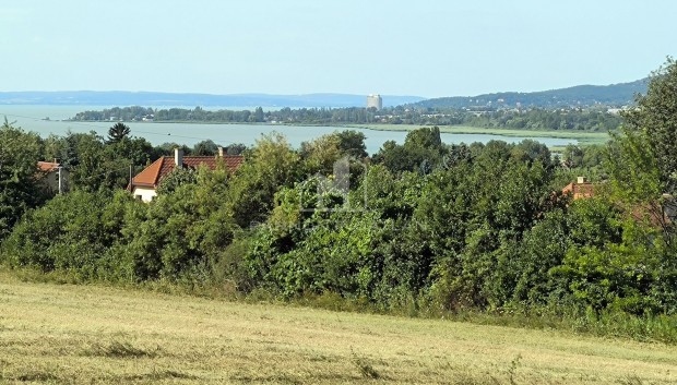 Elad Telek, Balatonfzf 115.000.000 Ft