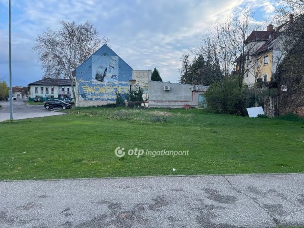 Eladó Telek, Szolnok