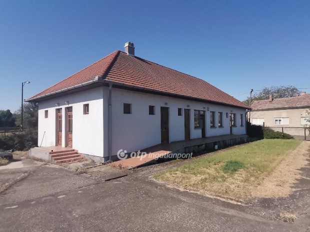 Eladó Telephely, Medgyesegyháza