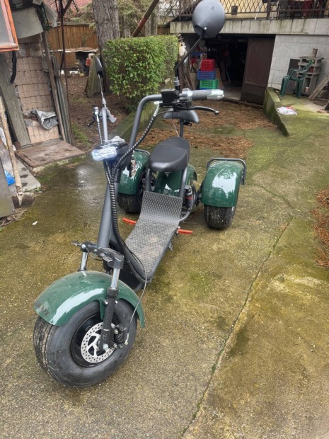 Elad� Teljesen �j!!! 3 kerek� elektromos robog�