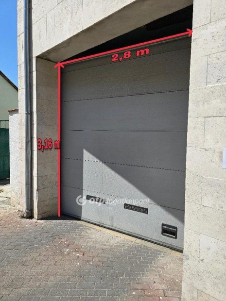 Elad� Teremgar�zs, P�pa