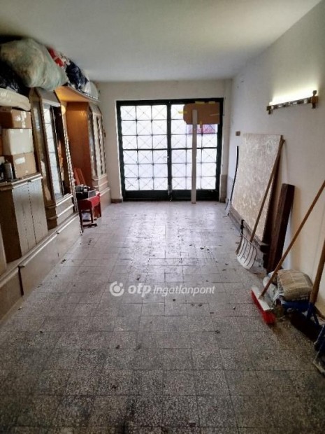 Elad� Teremgar�zs, P�cs