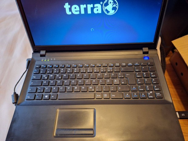 Elad:Terra Mobile 1512, 15,6" HD Kijelz, Intel Celeron 1037U proce