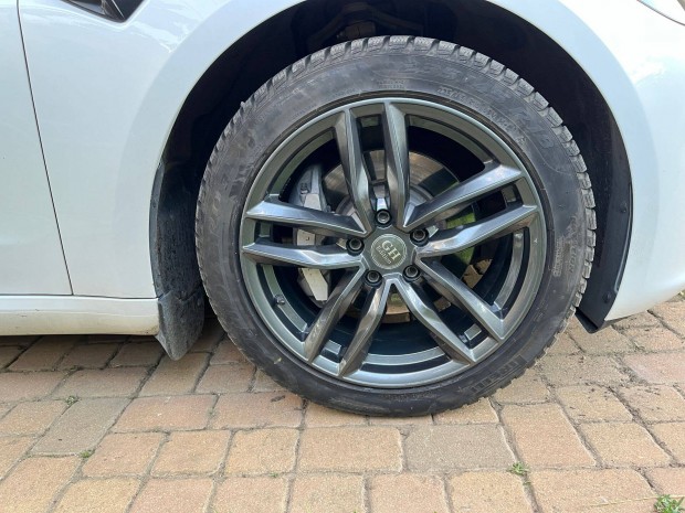 Eladó Tesla Model 3-hoz 5x114.3, 18", újszerű alufelni, 235/45 gumi
