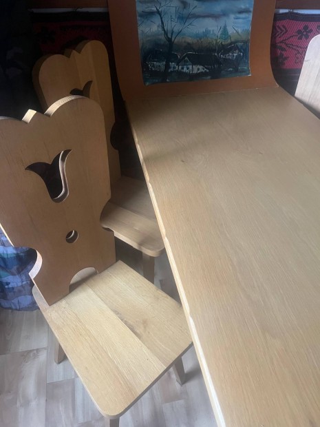 Elad� T�lgy 6 db tulip�nos sz�k asztallal, t�lal�val