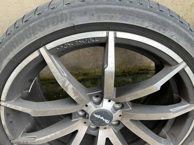 Elad Tomason alufelni nyri Bridgestone gumikkal