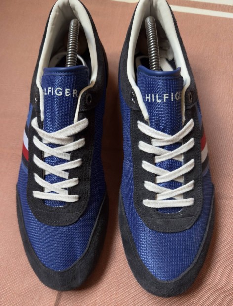 Elad Tommy Hilfiger frfi cip 42-es