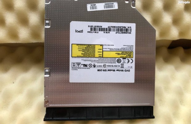 Elad Toshiba Satellite P855 K000135700 Wkc39 DVD komplett bontott H00