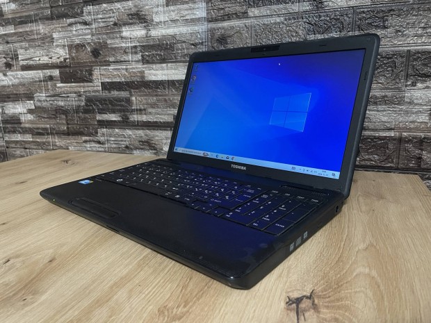 Elad Toshiba i3 laptop (4GB DDR3, 500GB HDD)