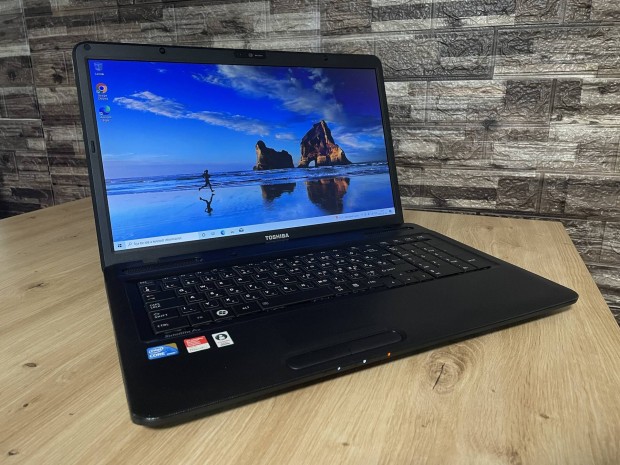 Elad Toshiba i5 laptop (6GB DDR3, 320GB HDD, 1GB VGA)