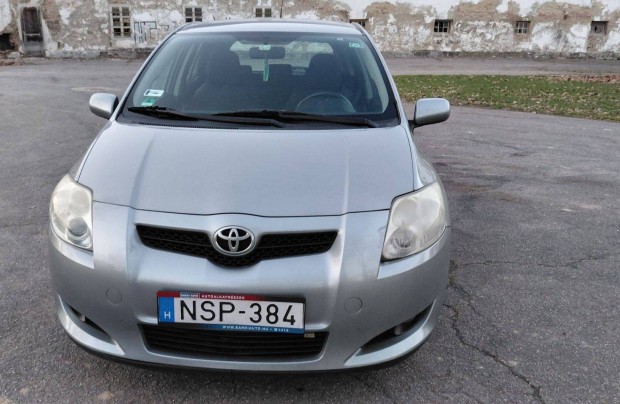 Elad� Toyota Auris 1.4 Benzin