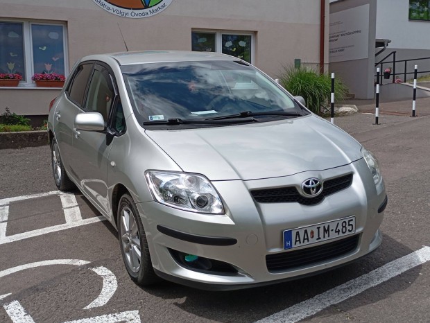 Elad Toyota Auris 1,4 benzin