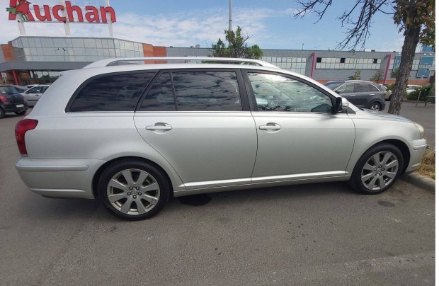Eladó Toyota Avensis 2.0 D-4D T25