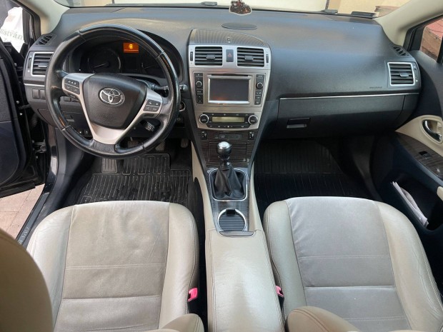 Eladó Toyota Avensis 2.2 D4D