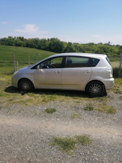 Elad Toyota Corolla Verso 2.2 D4D