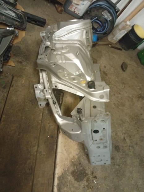 Elad Toyota Corolla alkatrszek Tahittfalun