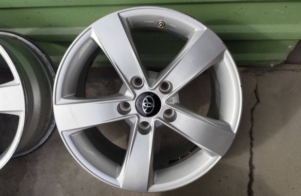 Elad Toyota Corolla auris avensis Yaris cross alufelni 5x114,3 16"