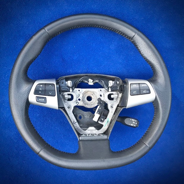 Eladó Toyota E15 hibátlan perforált vágott aljú kormány. Akár cserélve
