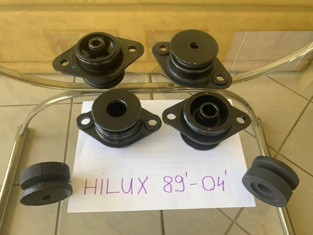 Eladó Toyota Hilux 1997-2005 alkatrészek, fülketartó gumibak