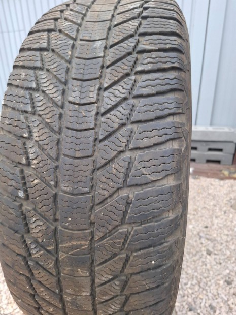 Eladó Toyota Hilux téli gumik