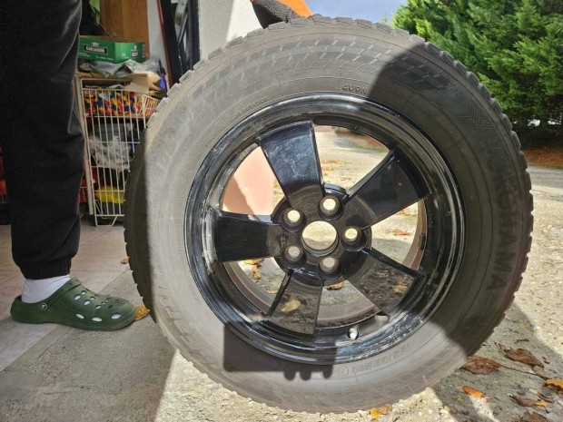 Elad Toyota Prius Yokohama tligumi szett 15"