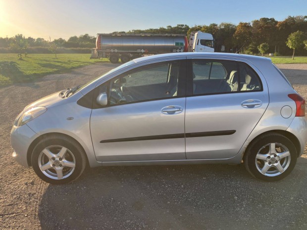 Elad Toyota Yaris 1.3 Sol
