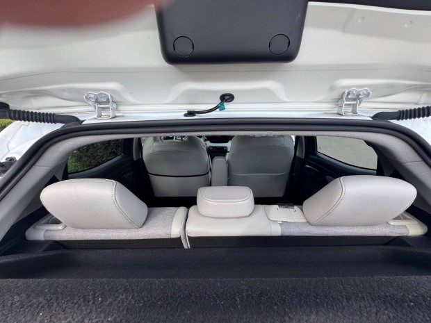 Elad� Toyota Yaris NG Selection Eelegant Hybrid 1,490 CM3-Es, Benzines