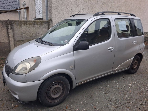 Elad Toyota Yaris Verso