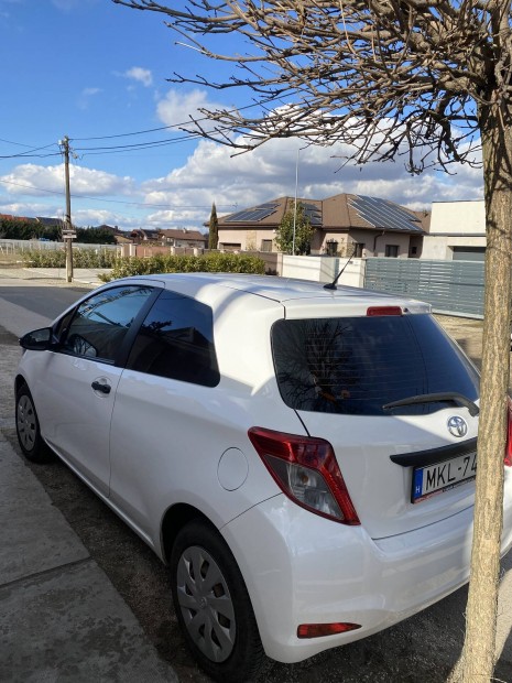 Elad� Toyota Yaris van