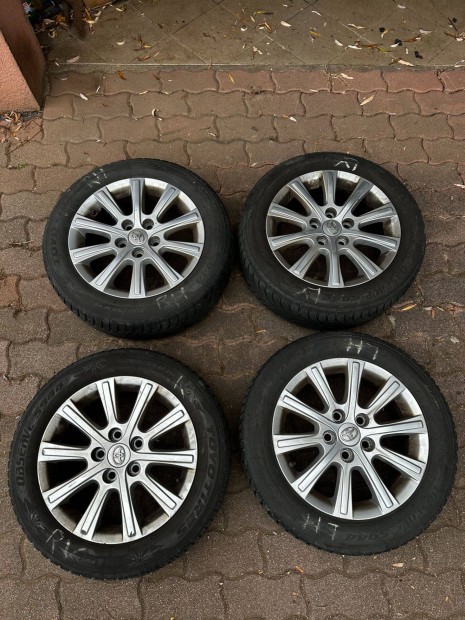 Elad Toyota gyri 16 -os knnyfm felni szett 205/55R16 tli gumival