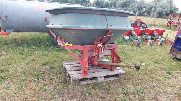 Elad� Trioliet m�tr�gyasz�r� j� �llapotban