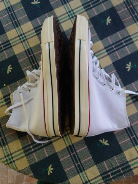 Eladó Új 2 Db Converse Tornacipő 46-os Méretben