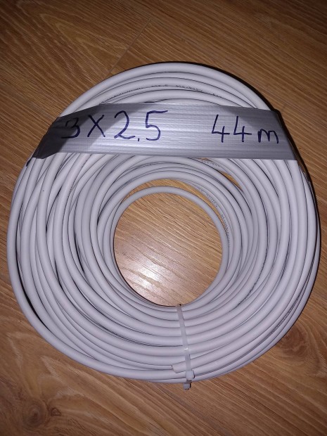 Eladó Új 3x2,5-ös merev réz kábel 44 méter (mbcu)