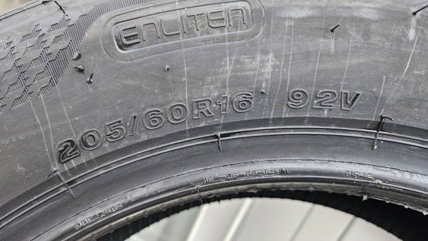 Elad j ra Alatt Vadonatj Bridgestone autgumi