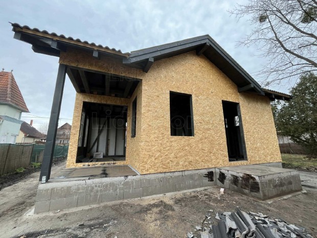 Elad� �j �p�t�s� Csal�di h�zak Balatonfenyvesen!