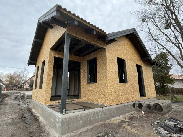 Elad� �j �p�t�s� Csal�di h�zak Balatonfenyvesen!