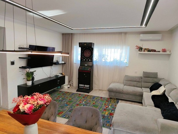 Elad� �j �pit�s� ikerh�z Ny�regyh�za