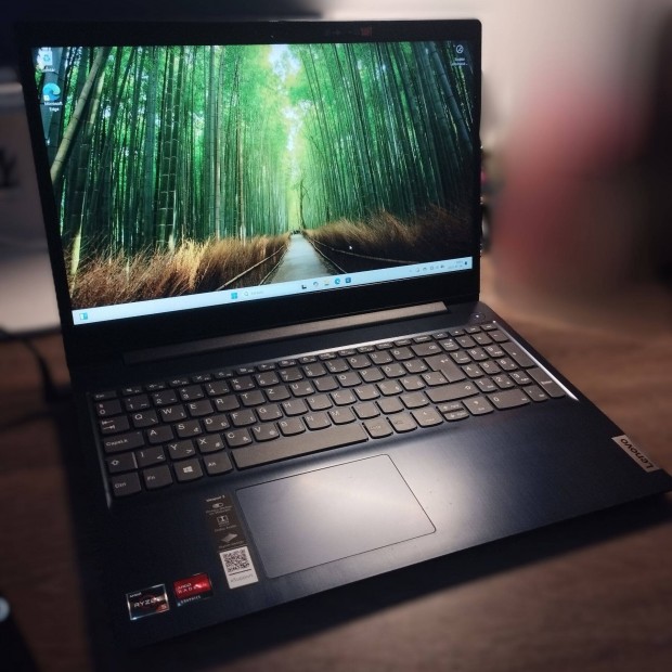 Eladó Újszerű - Lenovo Ideapad 3 Ryzen 5 3500U, 12 GB RAM, 512 GB SSD