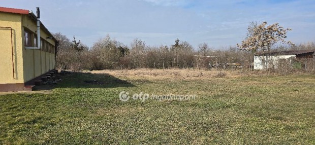 Eladó Üzem, Berettyóújfalu