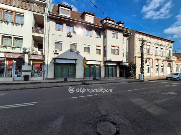 Elad� �zlet, Balassagyarmat