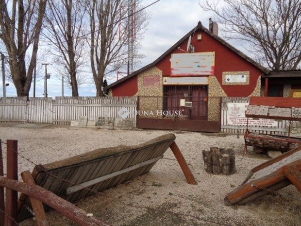 Elad� �zlethelyis�g Izs�k-Kecskem�t k�z�tt az 52 f��ton