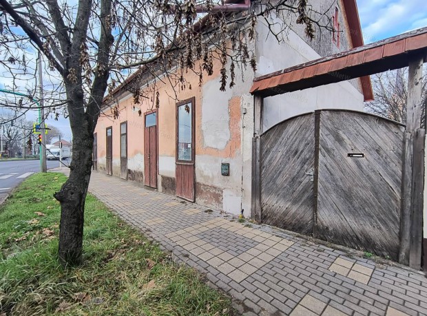 Elad� �zlethelyis�g T�r�kszentmikl�s k�zpontj�ban!