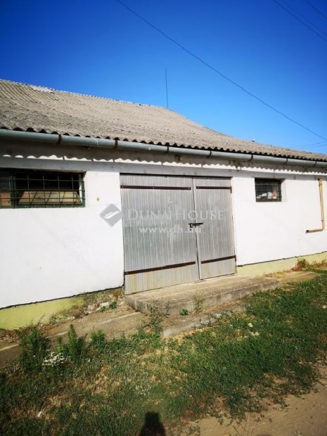 Elad� �zlethelyis�g, Ajak