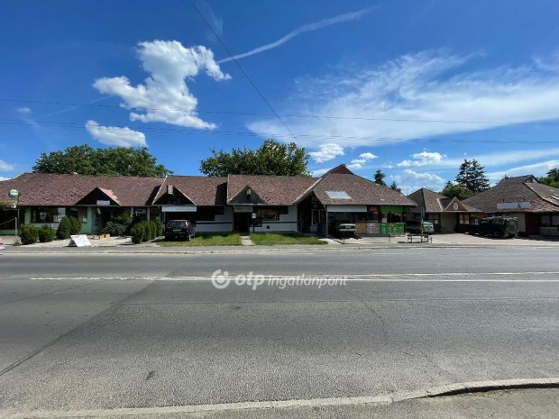 Elad� �zlethelyis�g, Balatonsz�rsz�