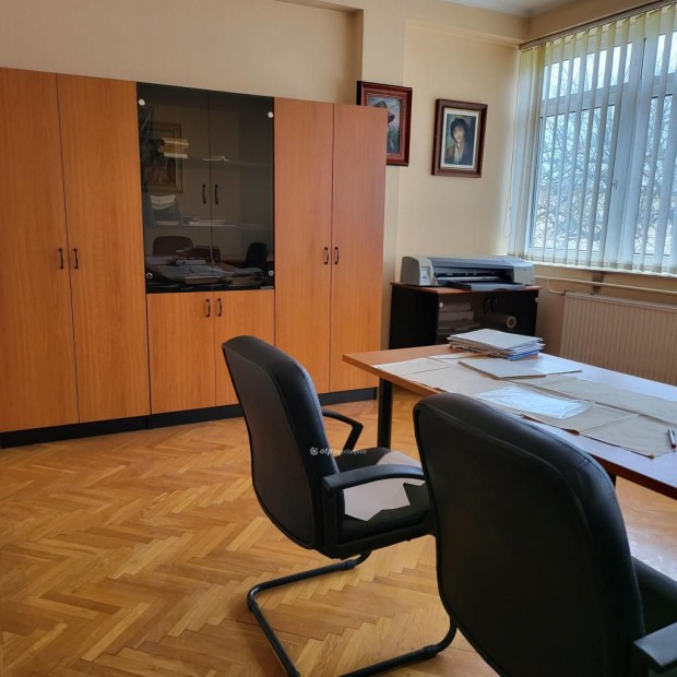 Elad� �zlethelyis�g, Debrecen