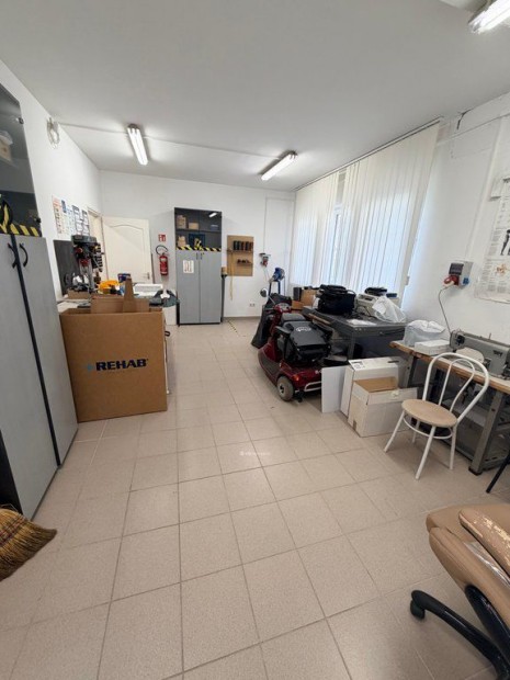 Elad� �zlethelyis�g, Debrecen