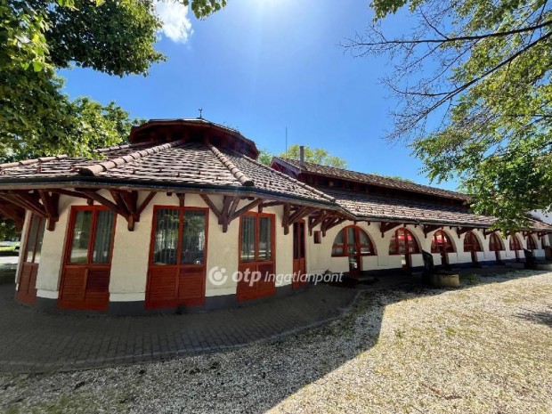 Elad� �zlethelyis�g, Hortob�gy