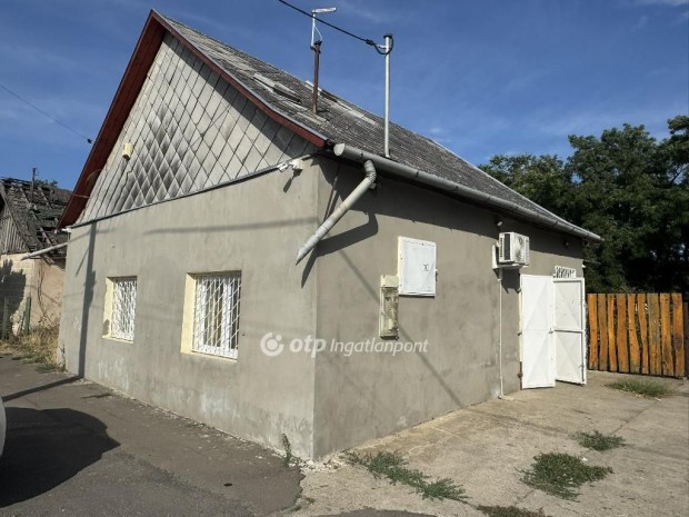 Elad� �zlethelyis�g, Kunmadaras