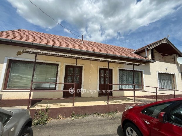 Eladó Üzlethelyiség, Magyargéc